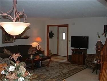4th image of 4822 Hawthorn Ln #39