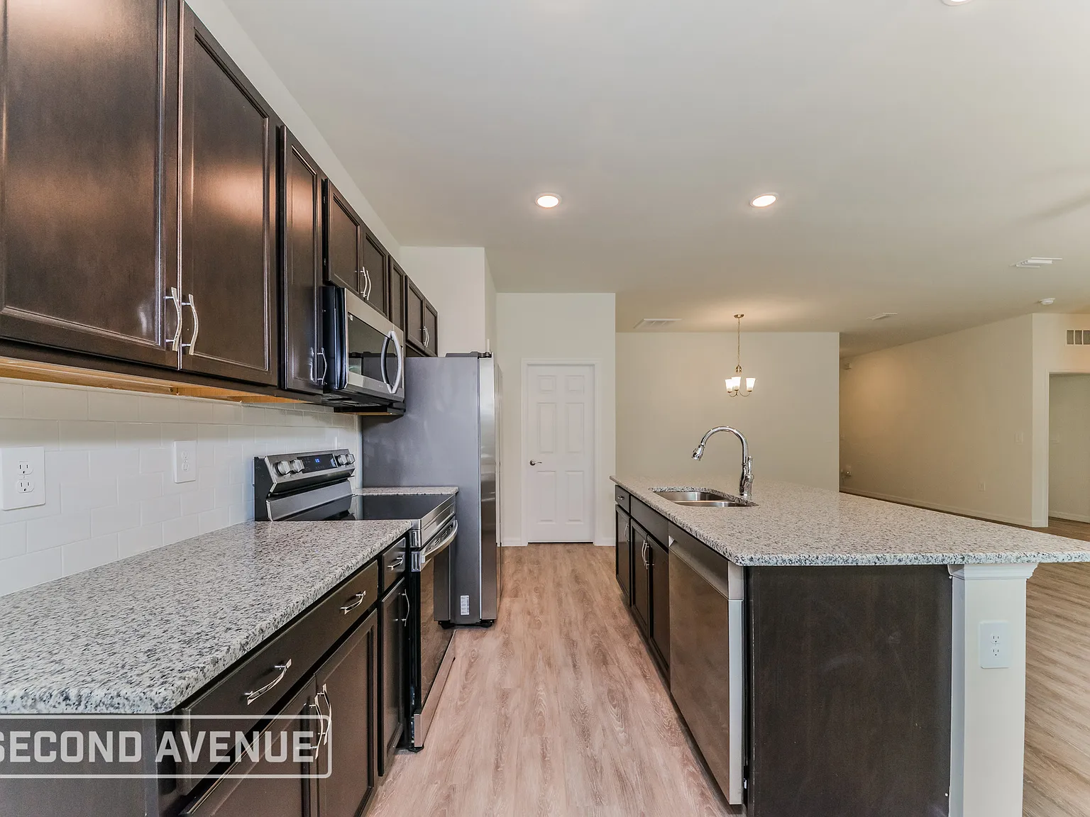 4 bed, 2.0 bath, 1760 sqft, $1,850 — Photo 2