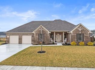 901 N Fox Berry Dr, Yorktown, IN 47396