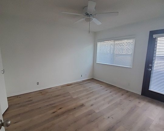 4th image of 1833 Manning Ave #3