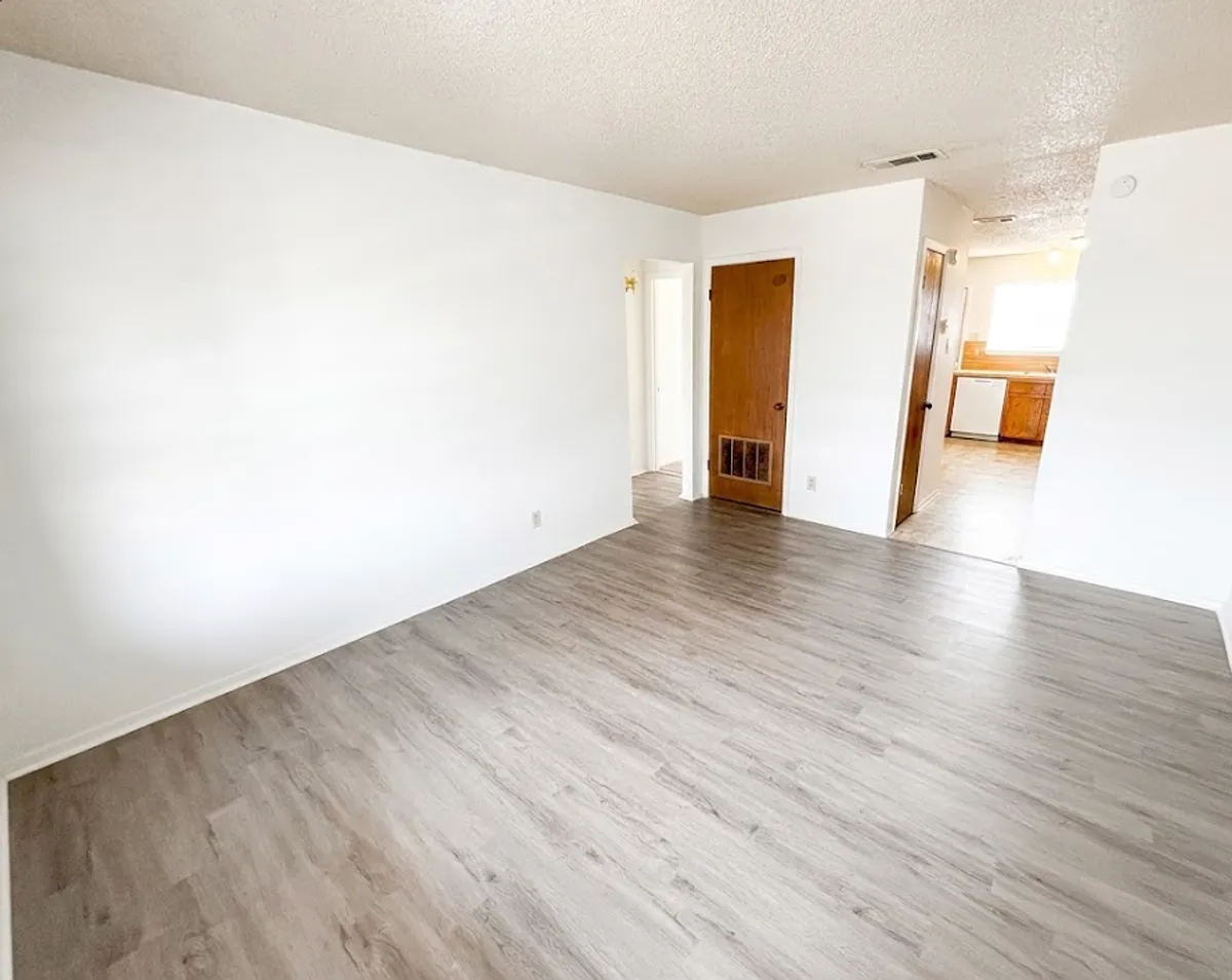Building Photo - 1315 Quail Cir