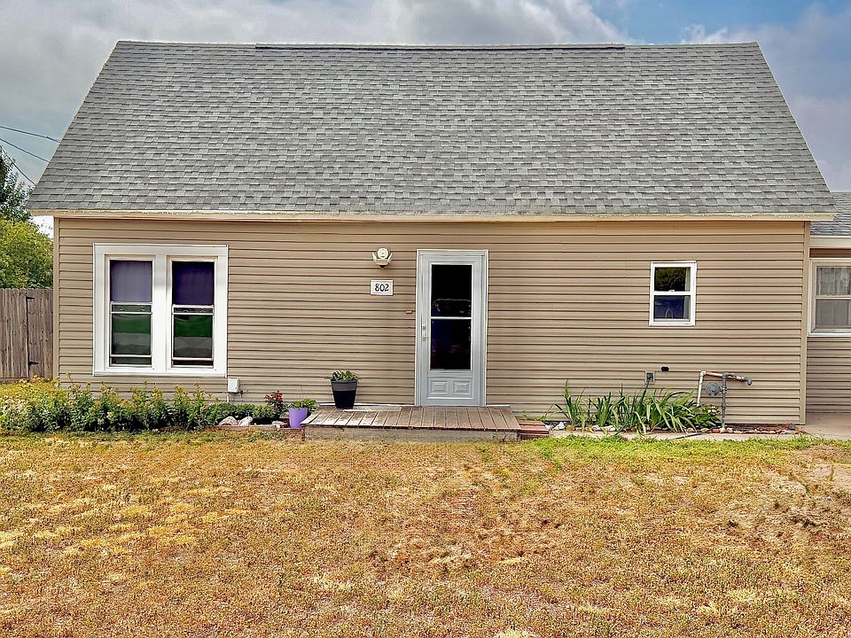 1st image of 802 E 4th St