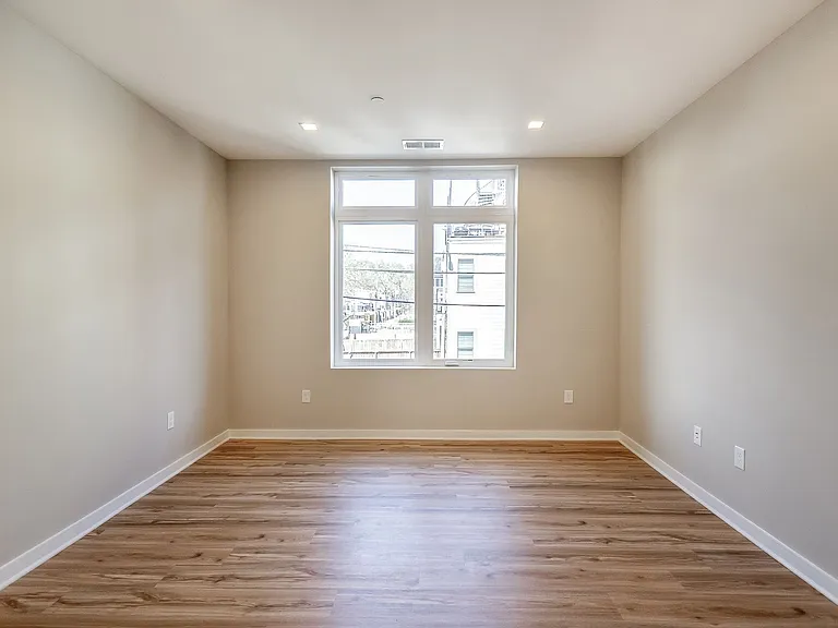 1358 Florida Ave NE — Photo 12