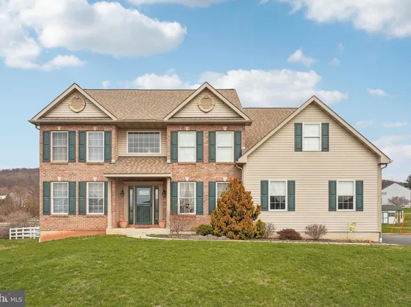 113 Martin Ln, Douglassville, PA 19518