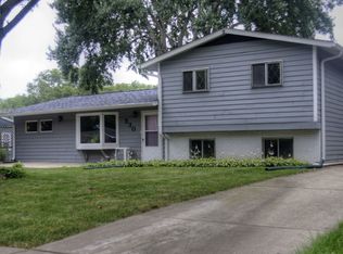 530 Redwood Rd, Bolingbrook, IL 60440