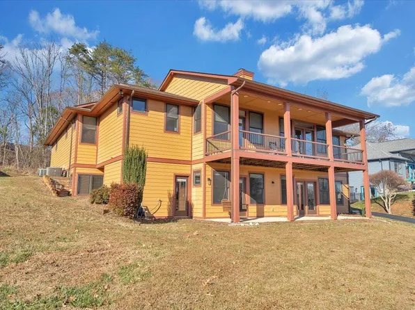 209 Park Shores Cir, Moneta, VA 24121