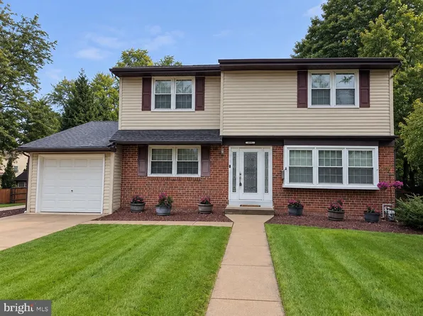685 Arbor Ln, Warminster, PA 18974
