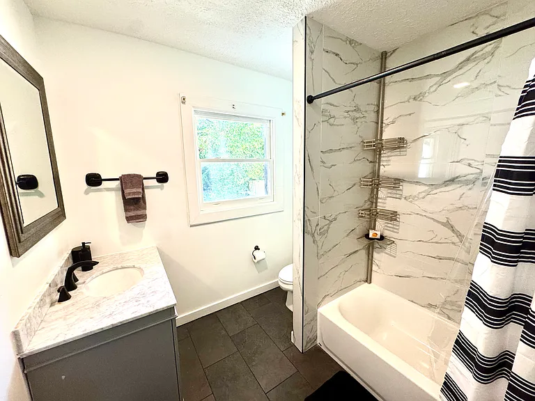 206 E Geer St — Photo 9