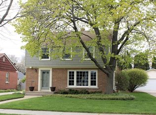 6039 N Shoreland Ave, Whitefish Bay, WI 53217