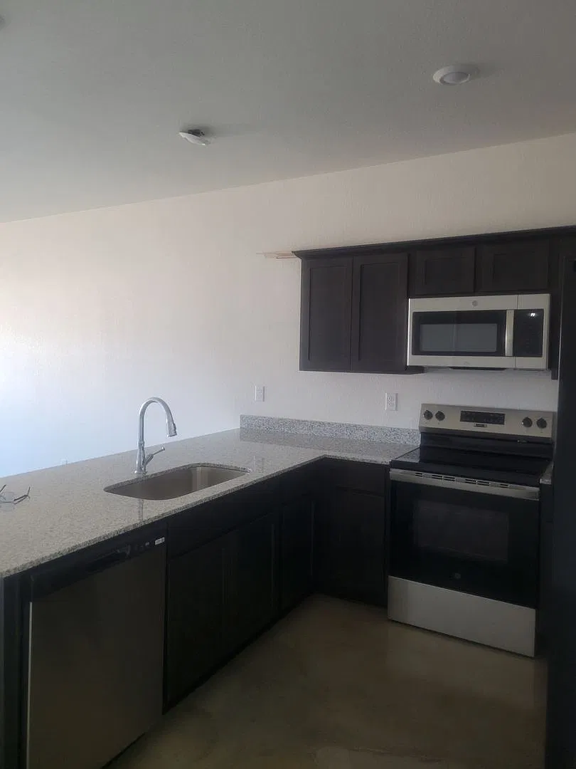 Charming 3BR Duplex in Copperas Cove — Photo 3