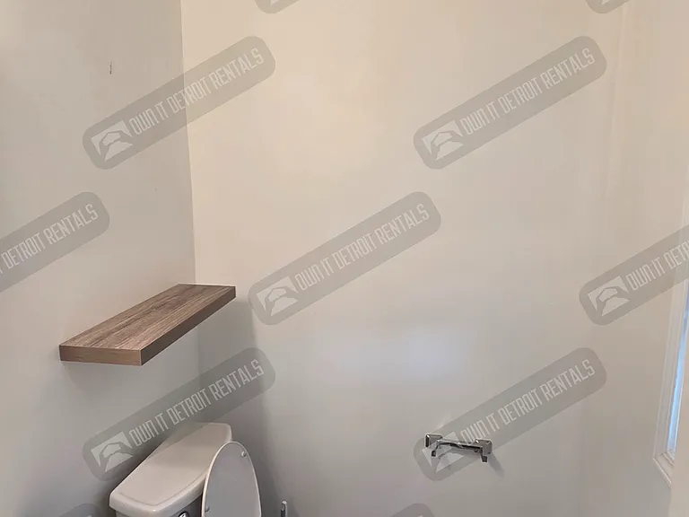 7455 Churchill St — Photo 31