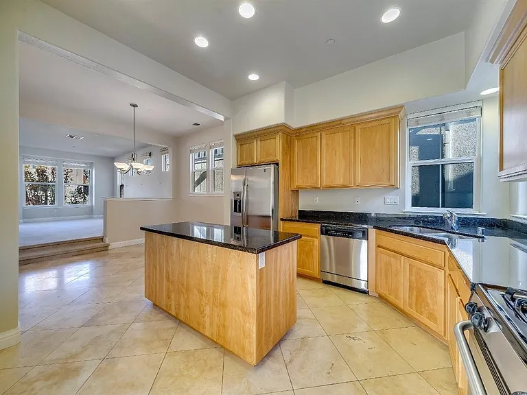 4038 Calloway Dr — Photo 2