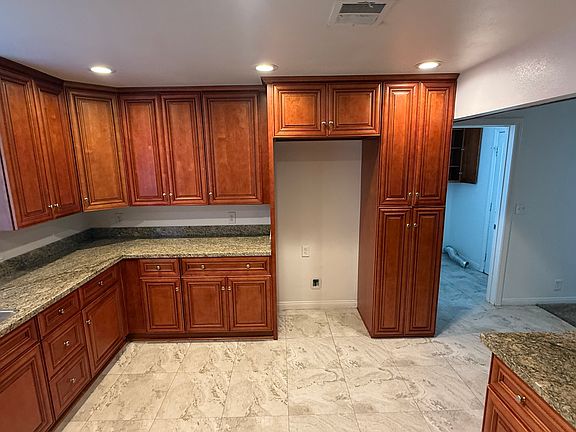 4th image of 12380 Loraine Ave