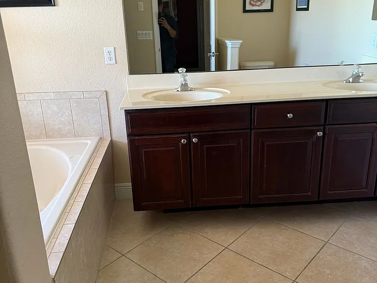 860 Assembly Ct — Photo 9