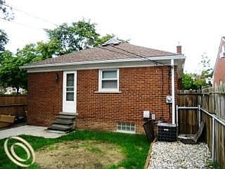3rd image of 14921 White Ave