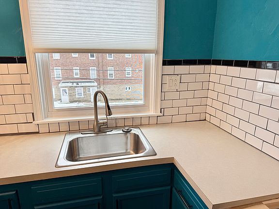 4th image of 3050 Glenview St Floor 2