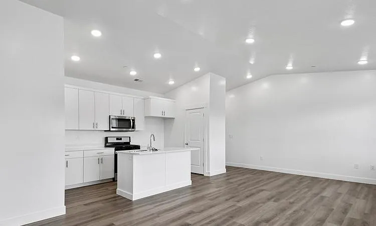 3 bed, 1342 sqft, $1,675 — Photo 4