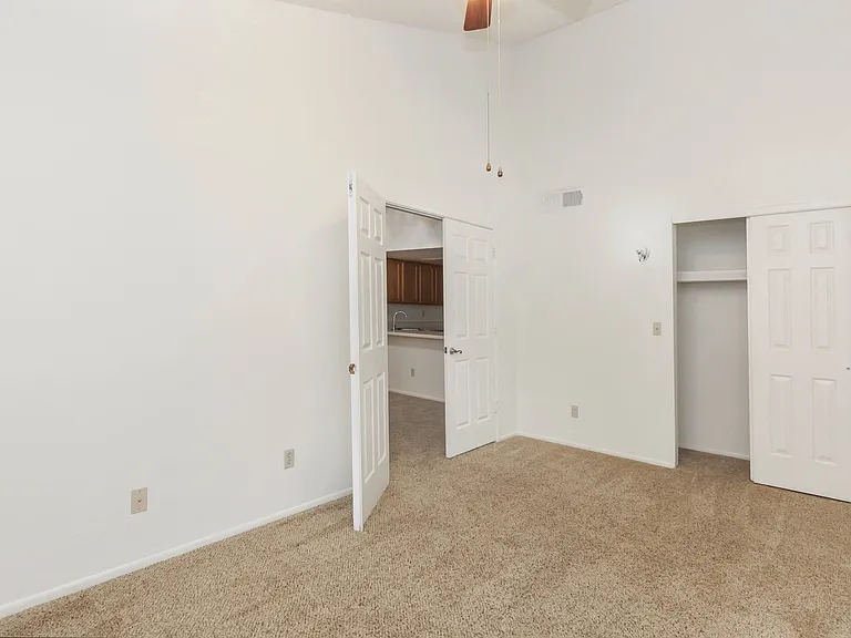 Catalina Crossing Apartments — Photo 11