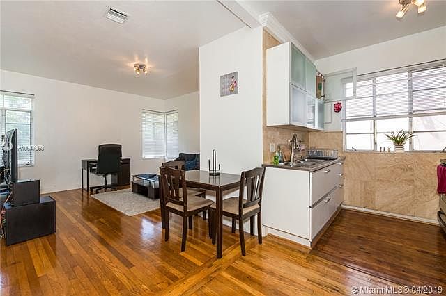1st image of 825 Jefferson Ave APT 3