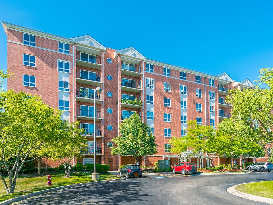 1st image of 190 N Milwaukee Ave #403