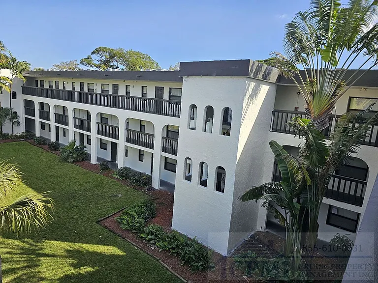 Riverside Manor/N'ice Apartments - 889 Riverside Drive, Ft. Lauderdale, FL 33312 — Photo 12