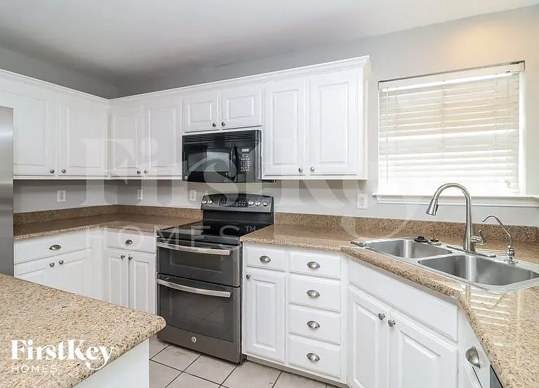 911 Joshua Dr — Photo 7