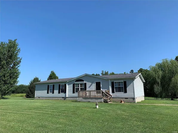 1061 Airport Ave, Greenville, IL 62246