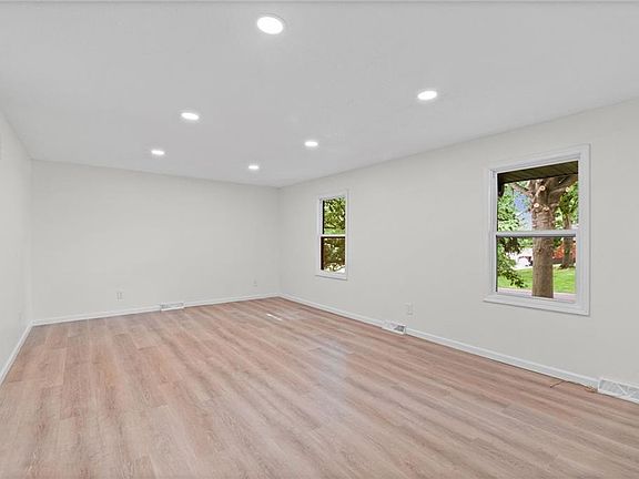 4th image of 900 Goodrich Dr