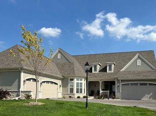 1527 Lookout Ct #33D, Hartland, WI 53029