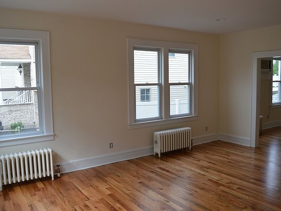 5th image of 105 Livingston Ave