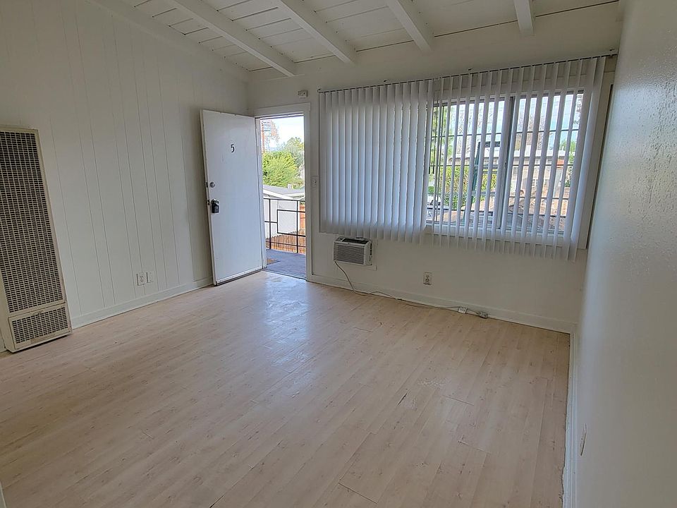 1st image of 5915 Hazeltine Ave #5