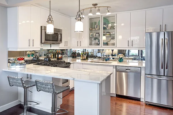 Sold by R New York | media 3