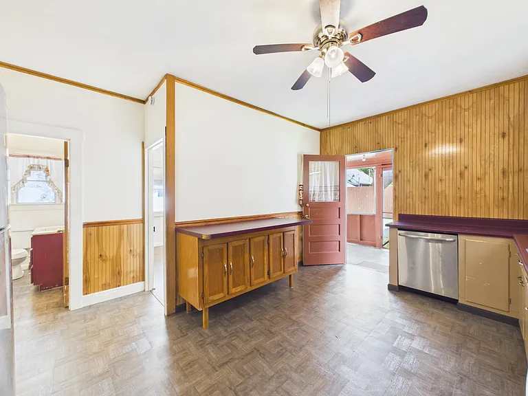 305 S Chelsea St — Photo 8