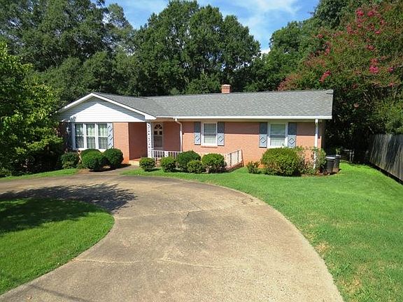 2nd image of 712 Windsor Ln