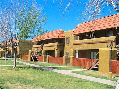 3rd image of 2540 W Maryland Ave APT 232