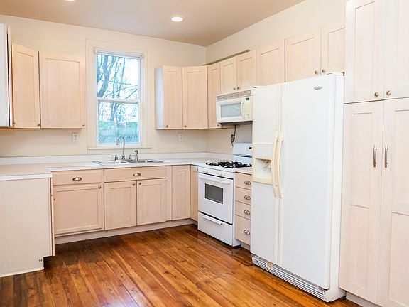 3rd image of 3885 N 6th St