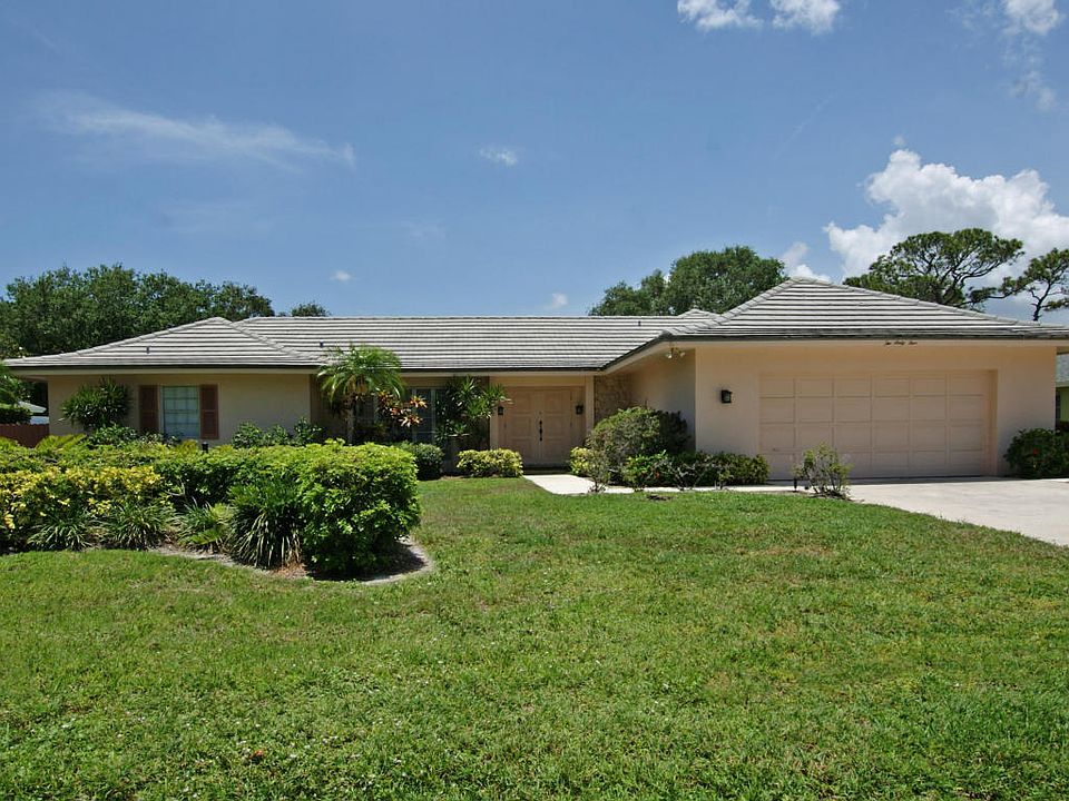 1st image of 265 Country Club Dr