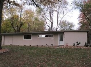 9112 Grant Ln, Overland Park, KS 66212