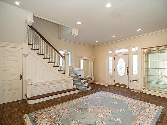5th image of 5266 Washington Pl