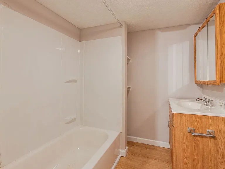 2013 Gregory St S — Photo 6