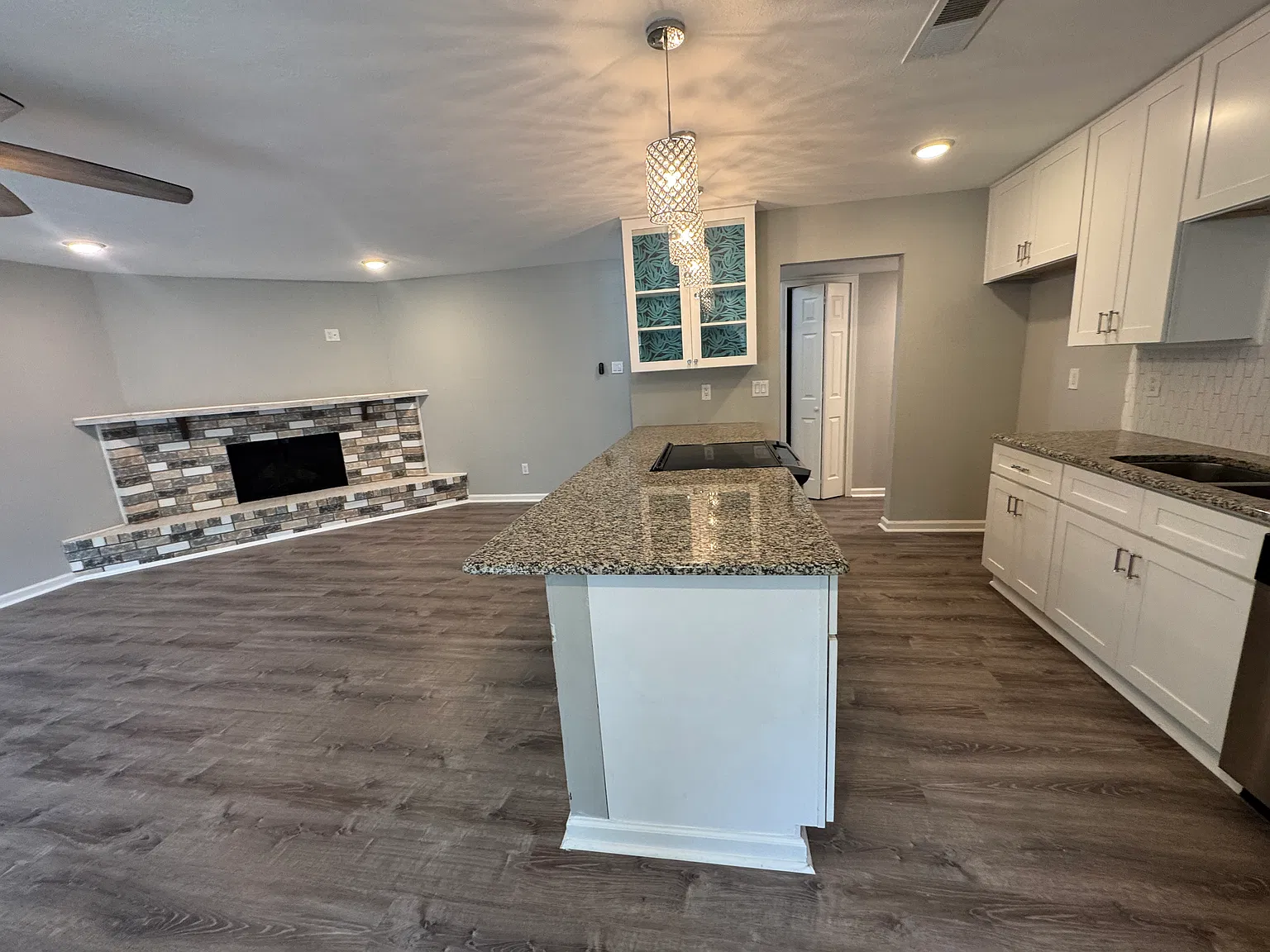 3 bed, 1339 sqft, $2,175 — Photo 4