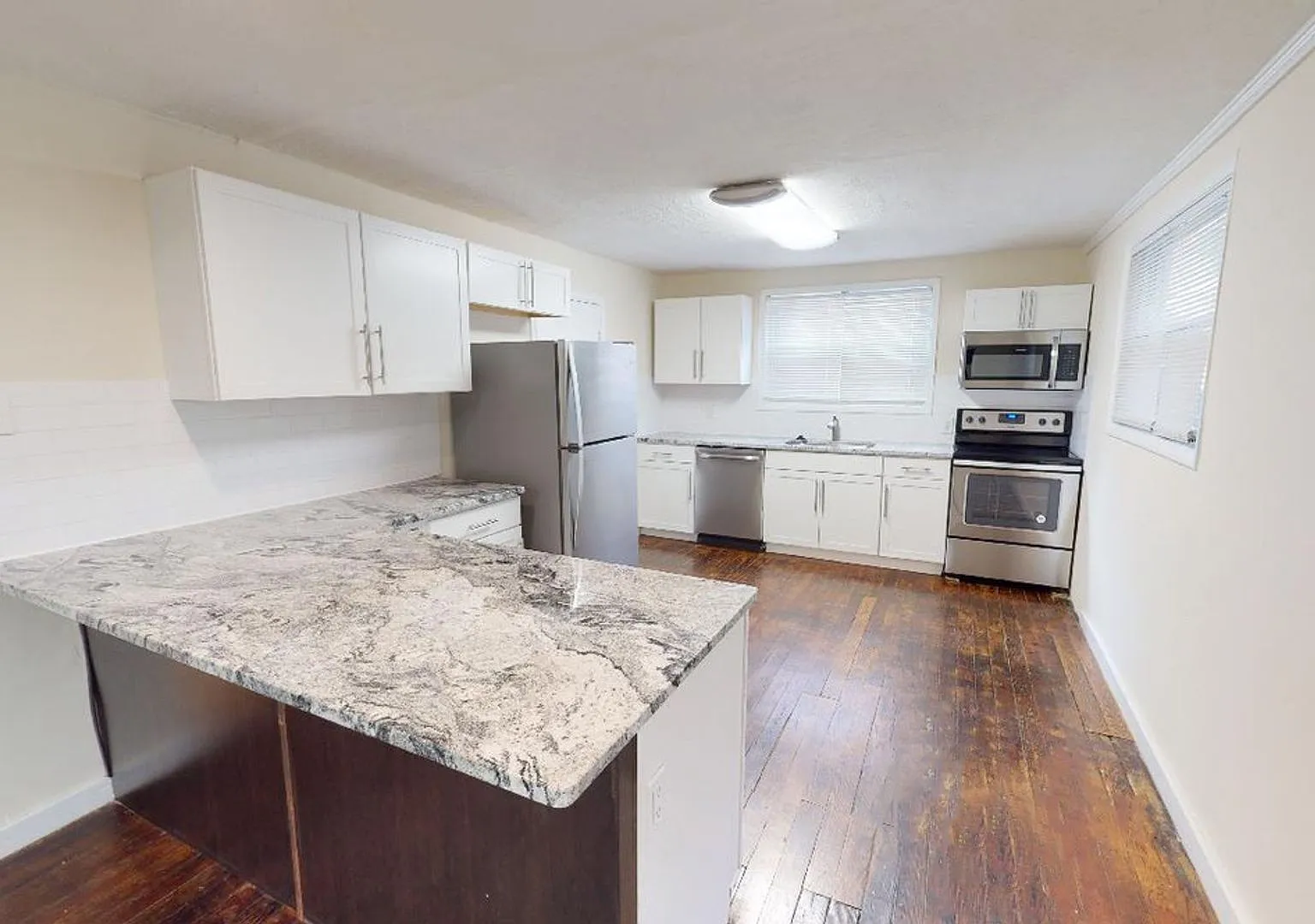 3 Bedrooms, 1 Full Bathroom + 3 Free Off-Street Parking Spaces Single Family House! Showing Now F... — Photo 3