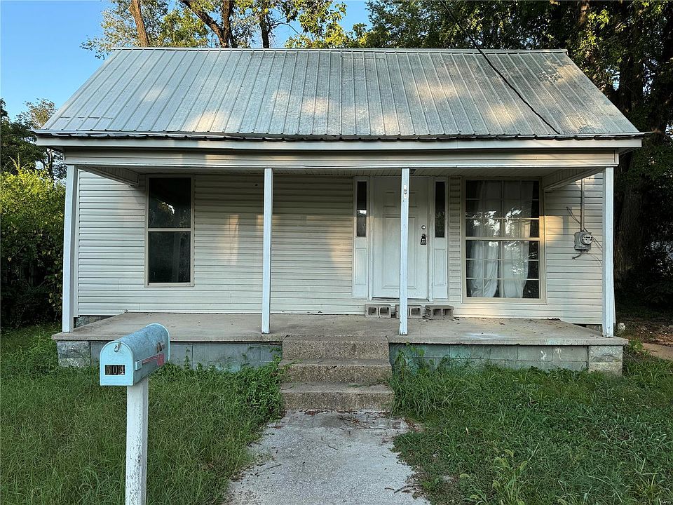 1st image of 504 1st St