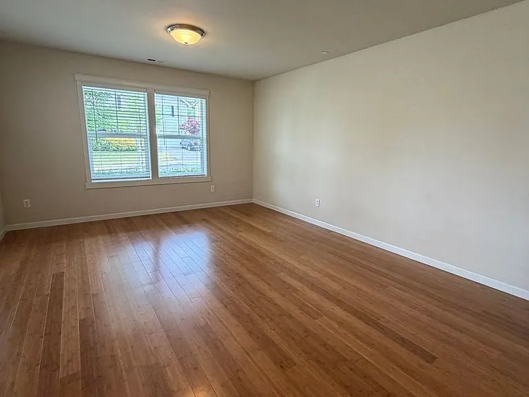 1319 Foreman Rd — Photo 3