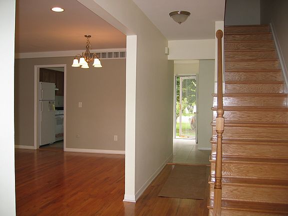 2nd image of 524 Fox Hills Dr S