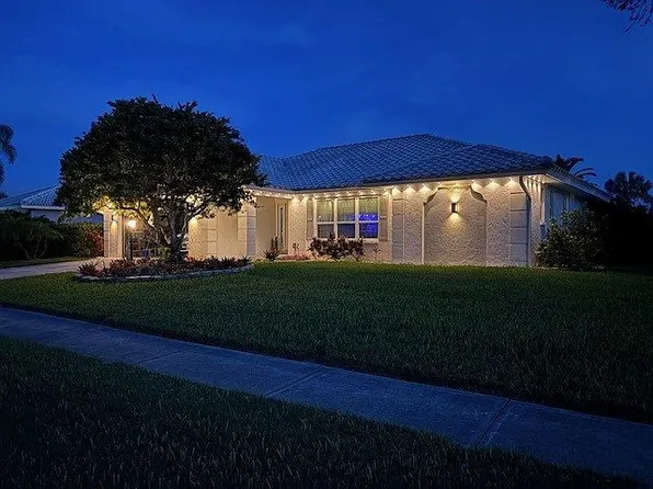 1137 Hoover St, Nokomis, FL 34275