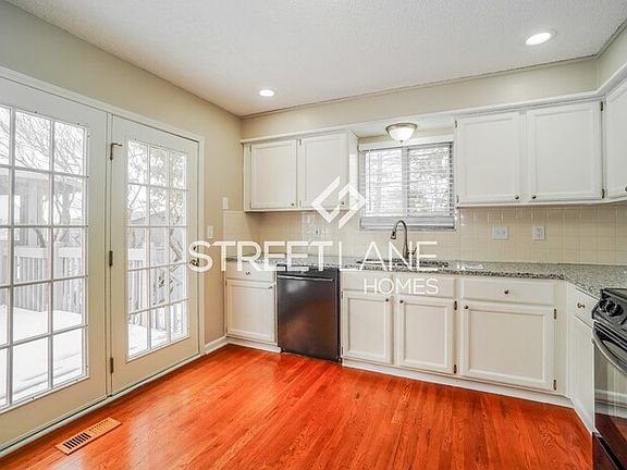 5th image of 8533 Sunlight Dr