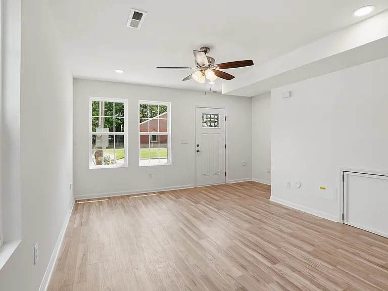 516 Singletary St SE — Photo 10
