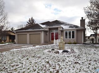 1261 Pinehurst Dr, Defiance, OH 43512