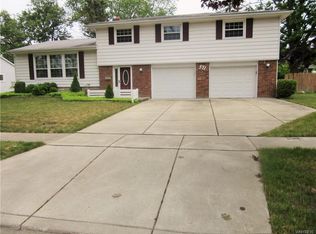 571 Meadowbrook Dr, North Tonawanda, NY 14120